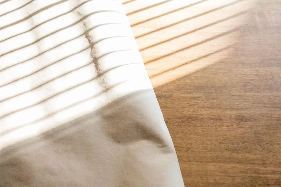 美甲工具套组技术对比：电动打磨笔与手动修型刀的性能差异解析